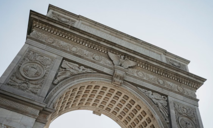Trump Moves Ahead With Washington Arch Plans Despite Approval Concerns