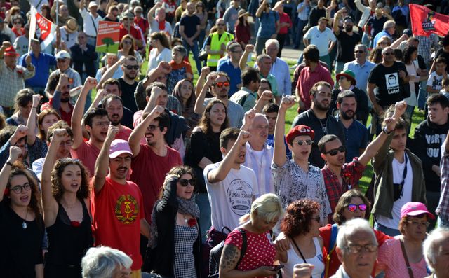 Will AI Replace Dockworkers Next? SoCal Labor Rallies Fight Back Against Job-Snatching Automation