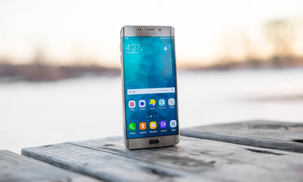 Smartphone Makers Focus on AI Features, Battery Life and Privacy to Attract Buyers